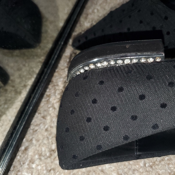 Sandals - Picture 2 of 4